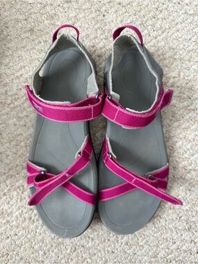 Teva Verra Port Womens Size 8 Pink Strappy Adjustable Supportive Sandals